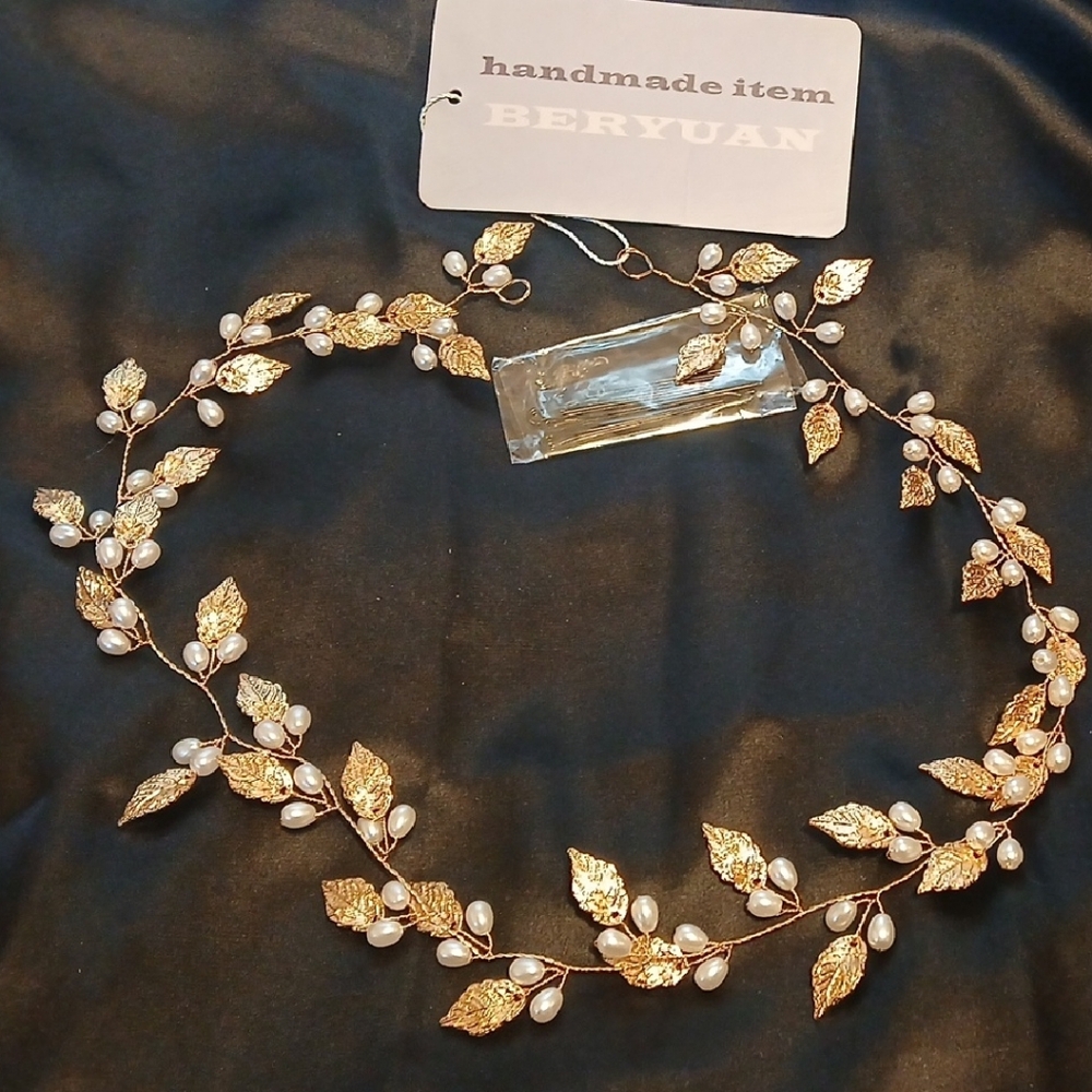 Gold Leaf and Pearl Hair Vine